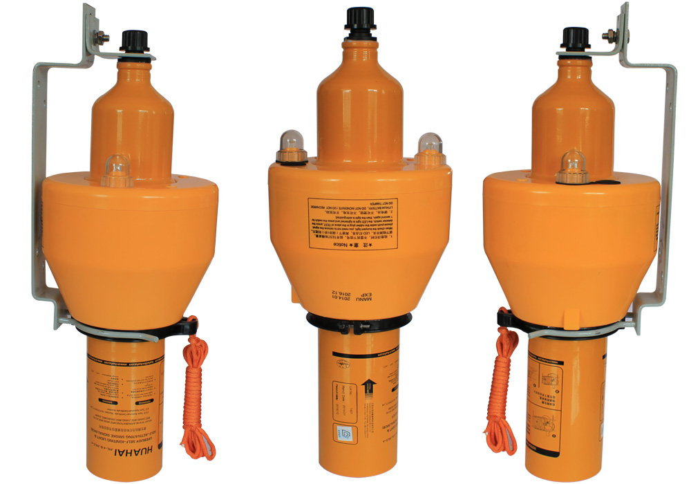 救生圈自亮灯及自发烟雾组合信号