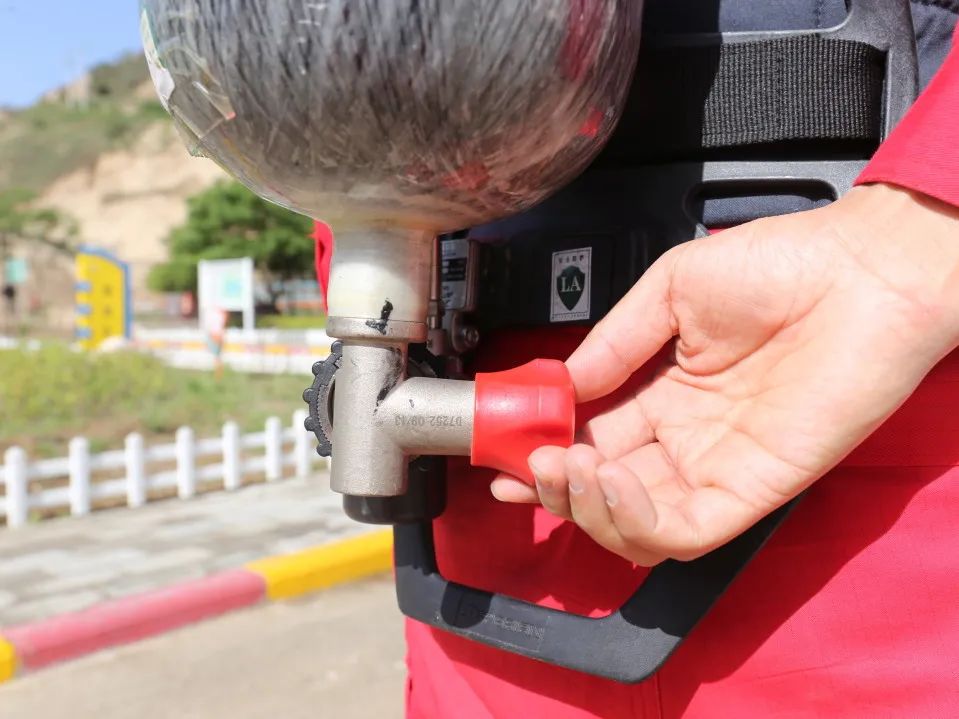 空气呼吸器使用总结_自给式空气呼吸器_空气呼吸器视频