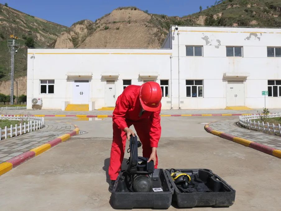 空气呼吸器使用总结_自给式空气呼吸器_空气呼吸器视频